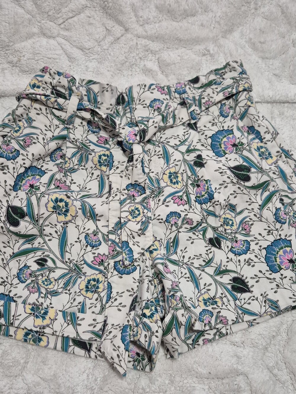 LOFT Floral Tie-Waist Women’s Shorts - White with Blue & Pink Floral..Size:8